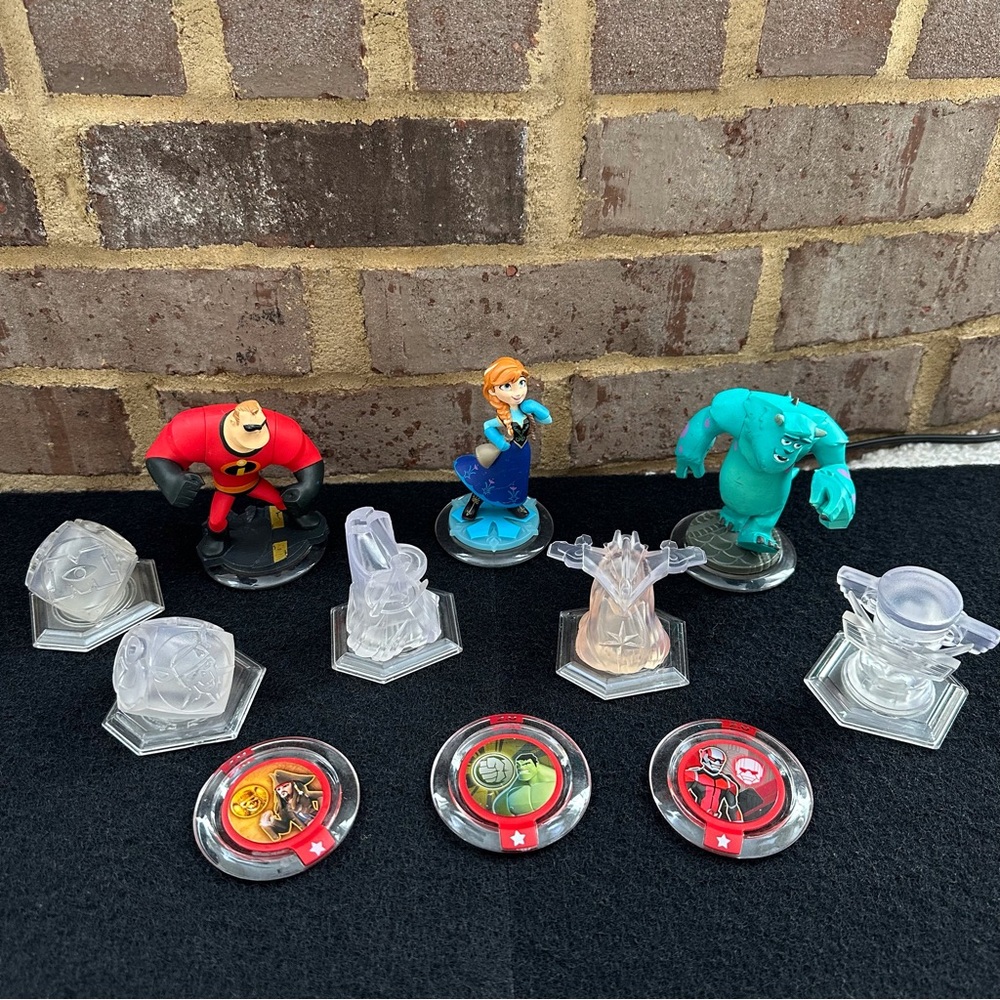 Disney Infinity 2.0 Lot Of 11 Including Mr. Incredible, Anna Figure And Sulley